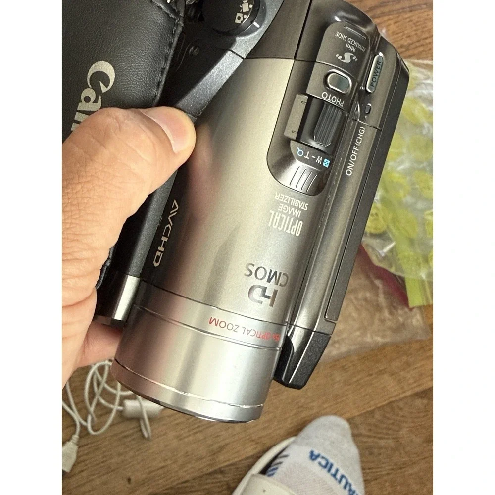 Canon VIXIA HF200 Camcorder Video Camera, With Cords/manual , (not Working)